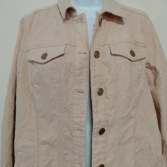Chico's Size 1 Light Peach Embossed Floral Pattern Button Up Long Sleeves jacket - Picture 3 of 7